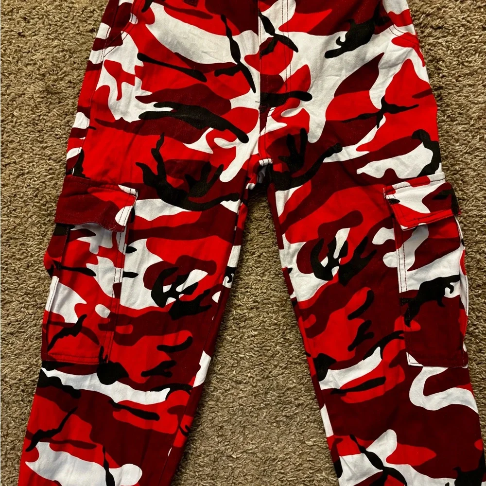 Rue 21 Woman’s Size Sm. Red Camo print Joggers Cargo pockets Great condition - Picture 6 of 16